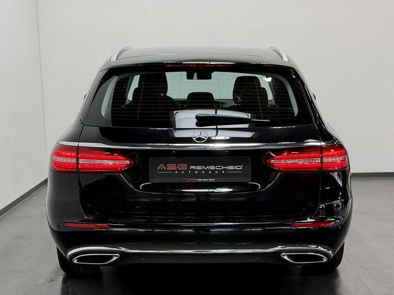 Gebraucht Mercedes E220 Avantgarde 195 PS (143 kW) 2021 Schwarz Kombi