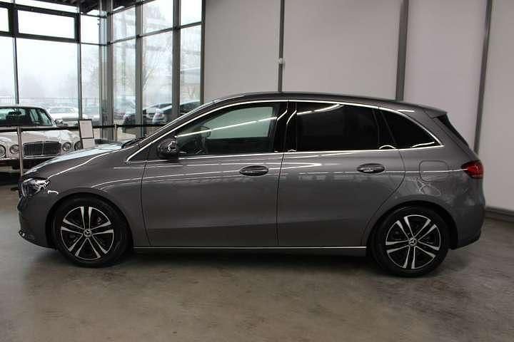Gebraucht Mercedes B220 Progressive 190 PS (139 kW) 2024 Mountaingrau metallic Van / Kleinbus