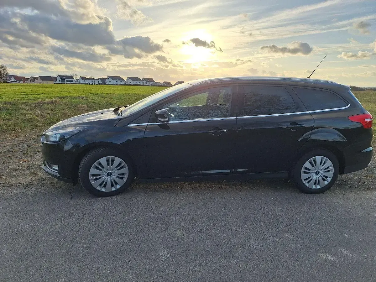 Second-hand Ford Focus Titanium 120 CP (88 kW) 2016 Negru Berlinǎ