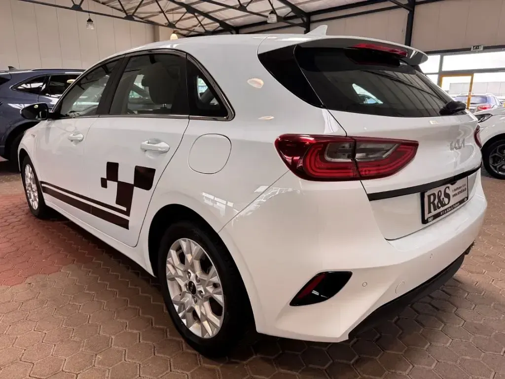 Gebraucht Kia Ceed Vision 101 PS (74 kW) 2022 Weiss Kleinwagen