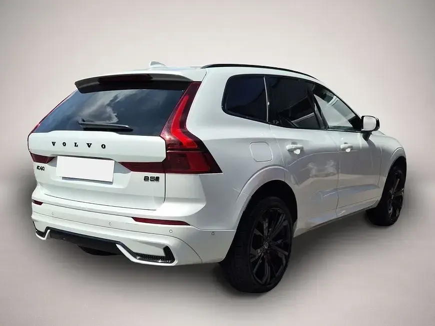 Gebraucht Volvo XC60 Plus 250 PS (183 kW) 2025 Weiß SUV
