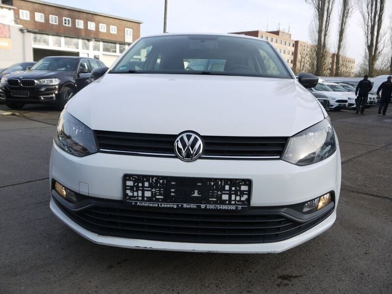 Gebraucht VW Polo Trendline 75 PS (55 kW) 2015 Weiß Limousine