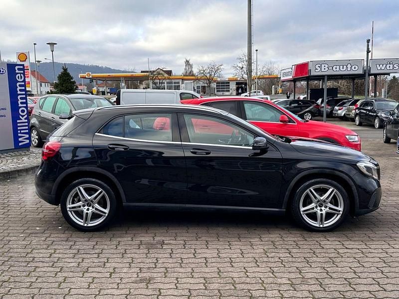 Gebraucht Mercedes GLA200 156 PS (114 kW) 2018 Schwarz SUV