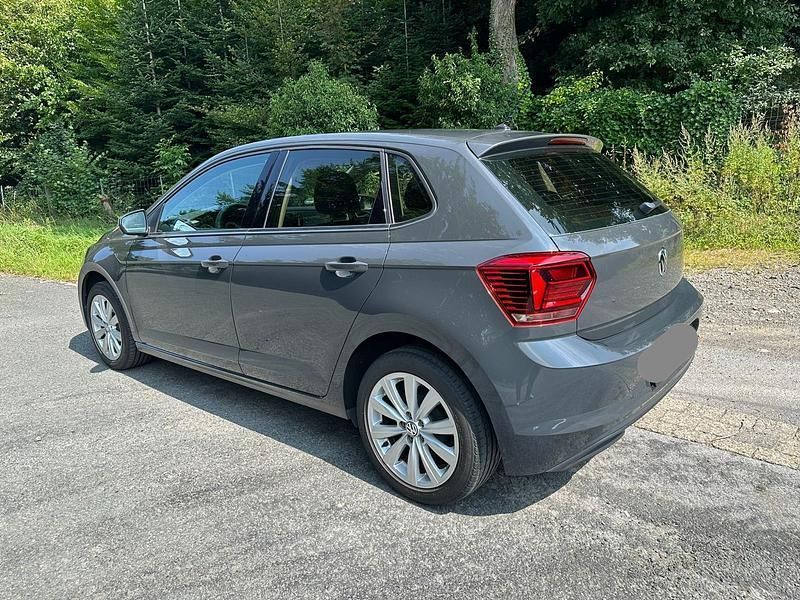Grau Gebraucht 2018 VW Polo Comfortline Kleinwagen | 9.500 € (Superpreis) - Bild 1/4