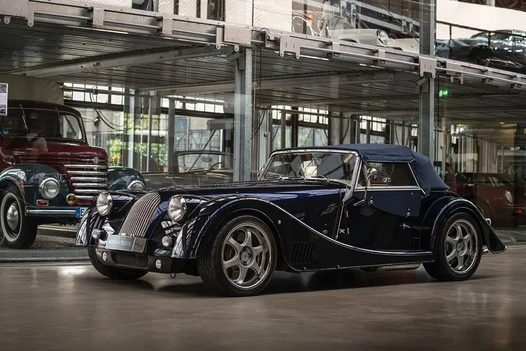 Gebraucht Morgan Plus 8 367 PS (269 kW) 2014 Porsche mitternachtsblau Cabrio