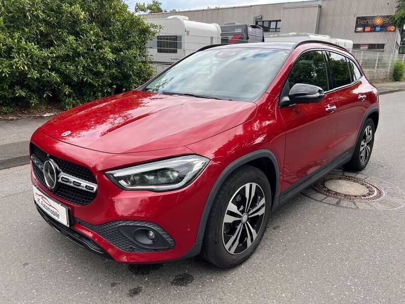 Rot Gebraucht 2021 Mercedes GLA250 SUV | 29.900 € (Superpreis) - Bild 1/4