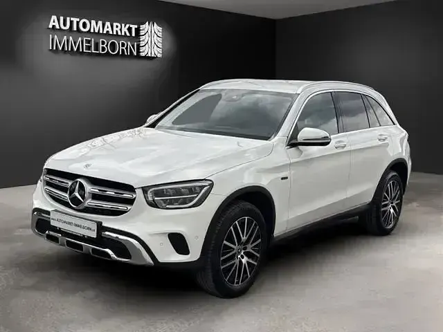 Gebraucht Mercedes GLC300e 320 PS (235 kW) 2021 Polarweiss SUV