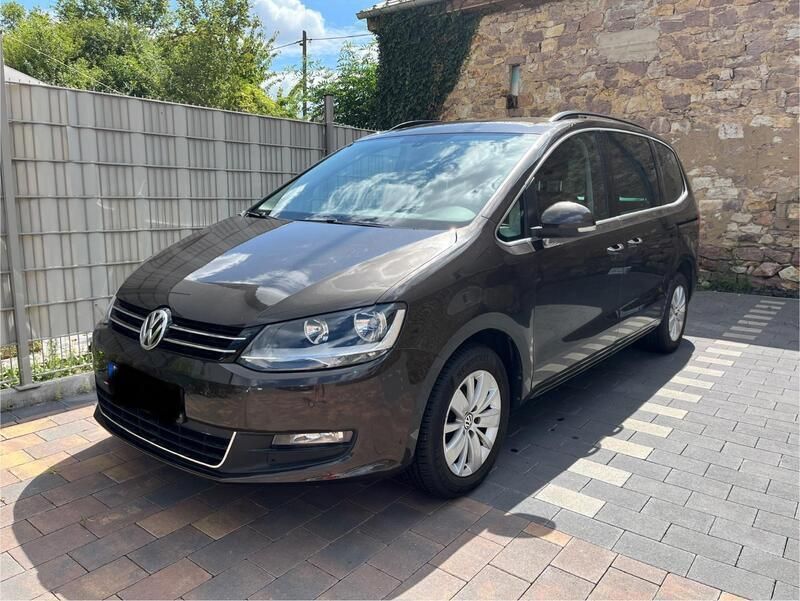 Braun Gebraucht 2015 VW Sharan Comfortline Van / Kleinbus | 12.500 € (Fairer Preis) - Bild 1/4