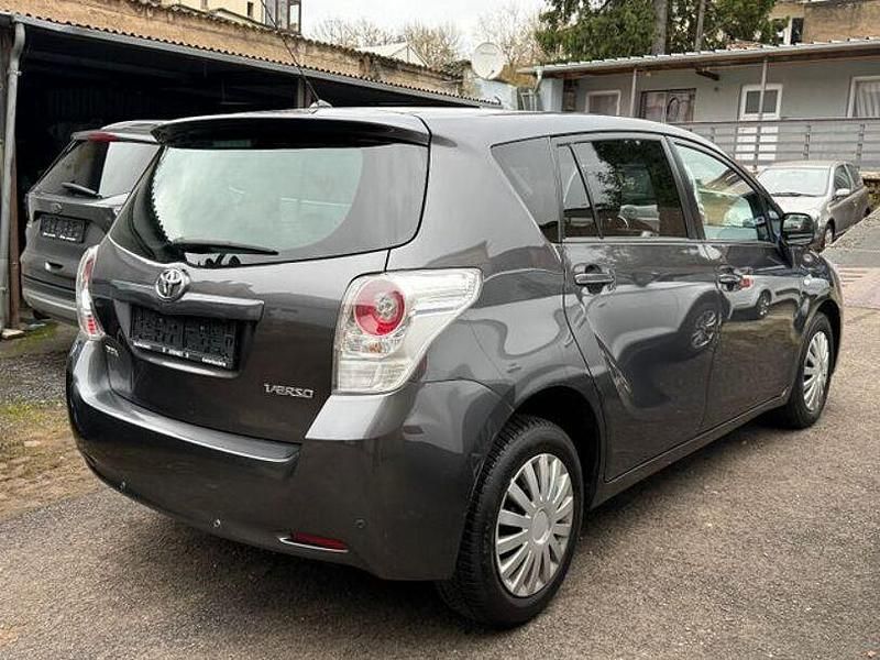 Gebraucht Toyota Verso Travel 126 PS (92 kW) 2012 Grey metallic Van / Kleinbus