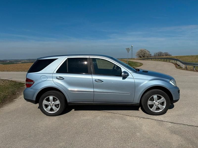 Gebraucht Mercedes ML320 224 PS (164 kW) 2008 Silber SUV
