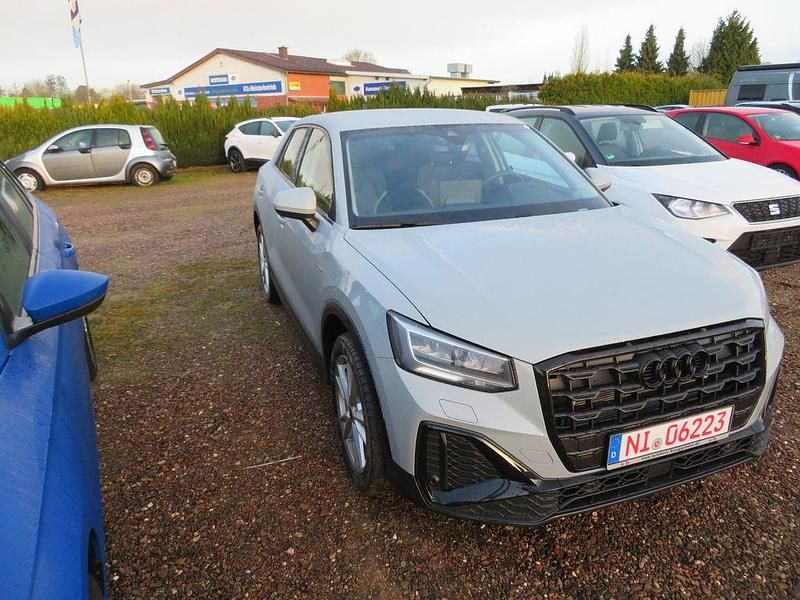 Neu Audi Q2 S-Line 150 PS (110 kW) 2025 Grau SUV