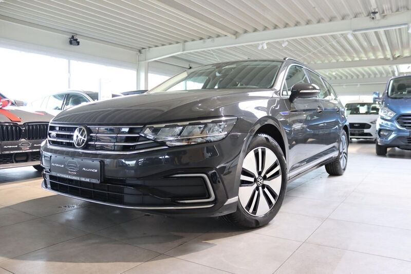 Grau Gebraucht 2021 VW Passat GTE Kombi | 26.990 € (Fairer Preis) - Bild 1/4