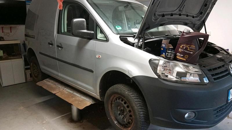 Gebraucht VW Caddy 102 PS (75 kW) 2010 Silber Van / Kleinbus