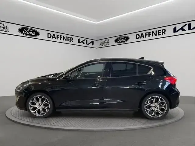 Używany Ford Focus Titanium 125 KM (91 kW) 2019 Czarny Sedan/Limuzyna