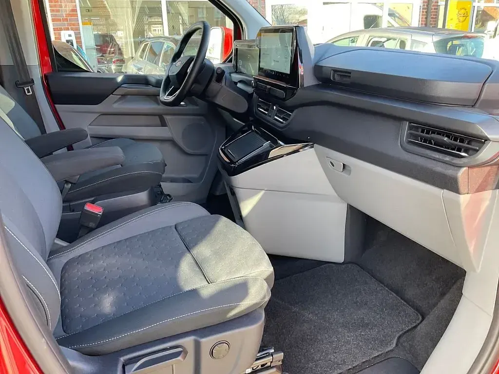 Gebraucht Ford Tourneo Custom Titanium 170 PS (125 kW) 2025 Rot Van