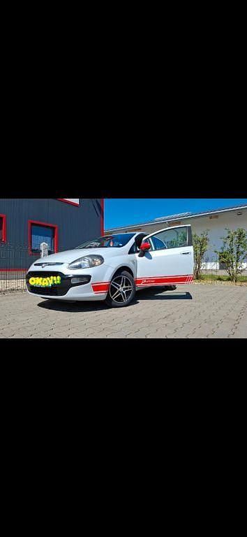 Gebraucht Fiat Grande Punto 77 PS (56 kW) 2011 Silber Kleinwagen