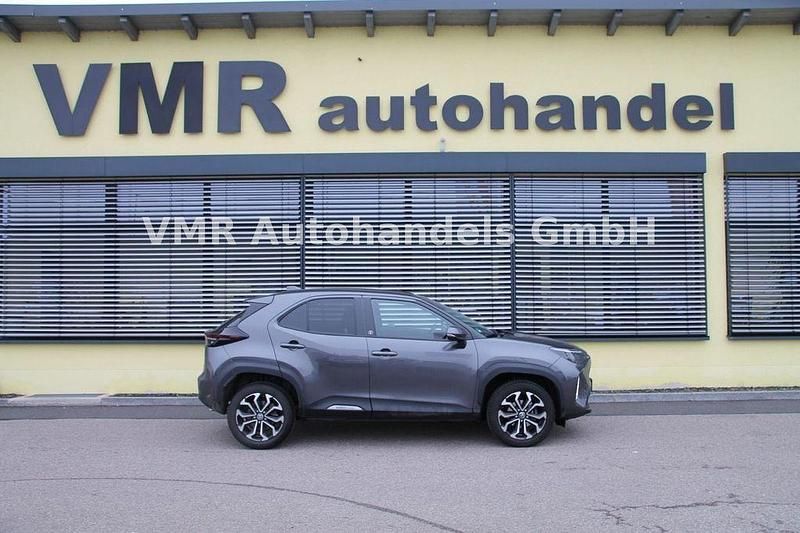 Gebraucht Toyota Yaris Cross 92 PS (67 kW) 2024 Grau SUV