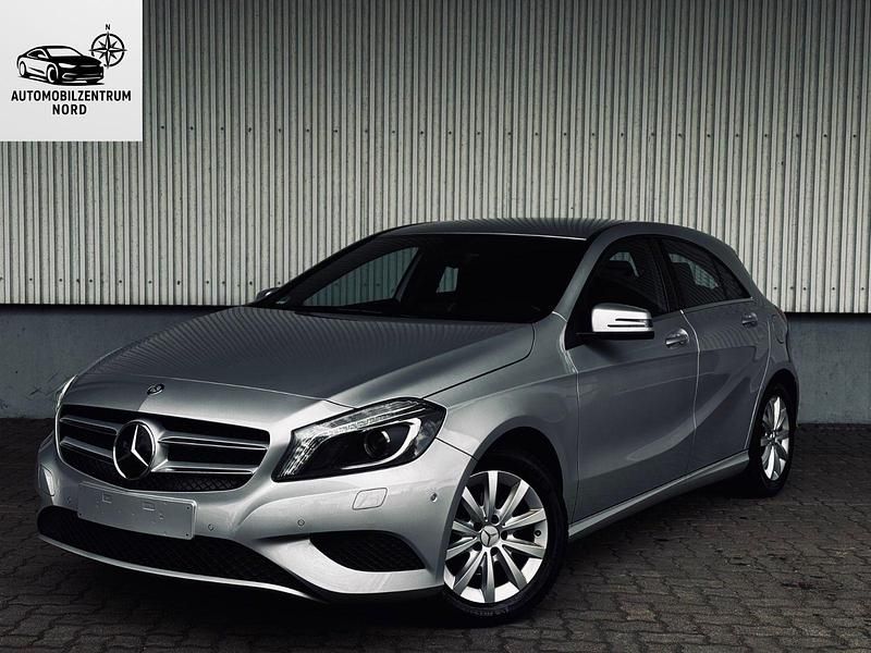 Gebraucht Mercedes A180 109 PS (80 kW) 2015 Silber Limousine
