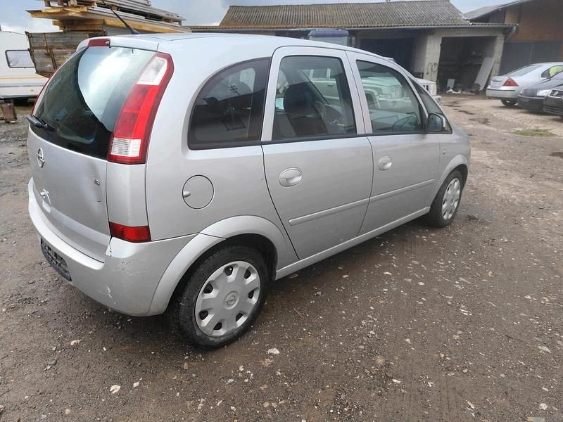 Gebraucht Opel Meriva 101 PS (74 kW) 2005 Silber Van / Kleinbus