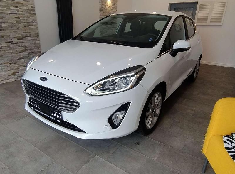 Gebraucht Ford Fiesta Titanium 101 PS (74 kW) 2019 Frostweiß Kleinwagen