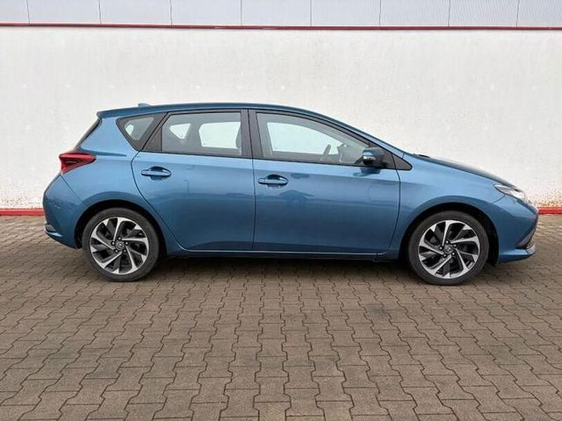 Gebraucht Toyota Auris Cool 99 PS (72 kW) 2016 Blau Limousine