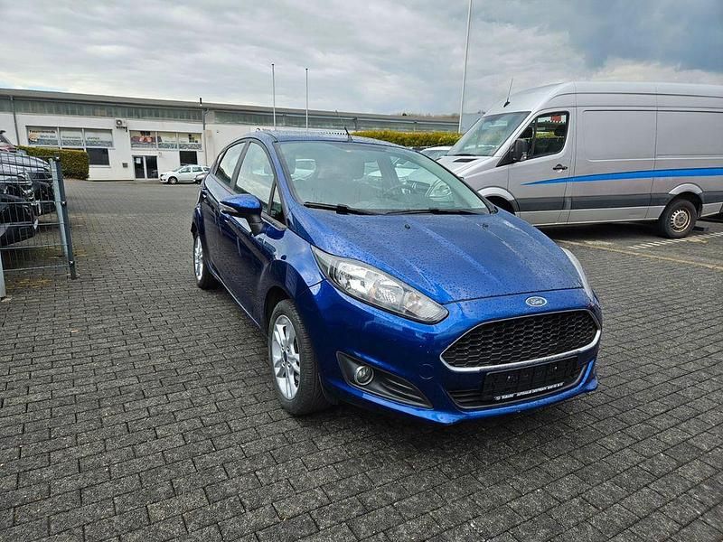 Gebraucht Ford Fiesta Trend 82 PS (60 kW) 2016 Blau Limousine