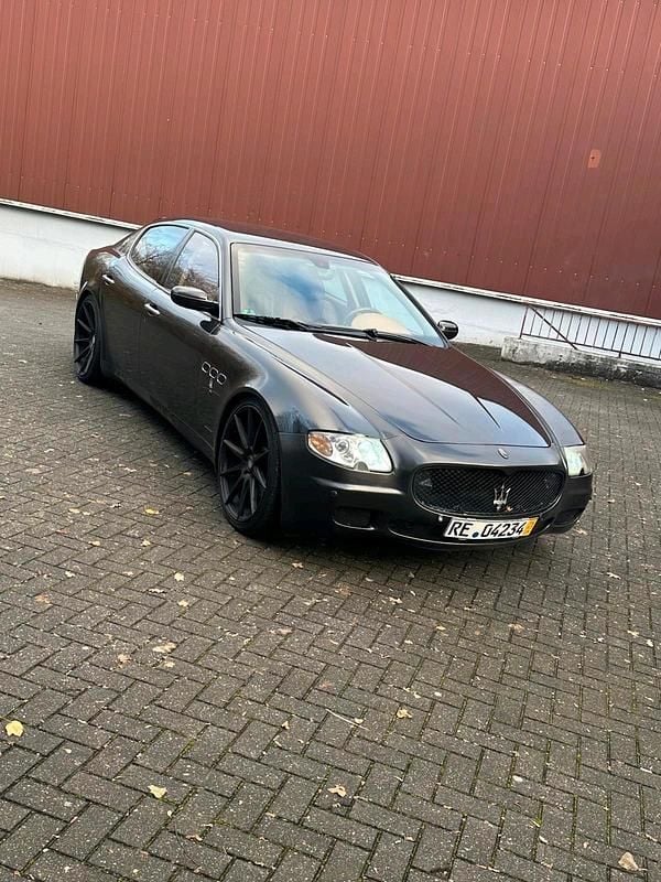 Schwarz Gebraucht 2007 Maserati Quattroporte Limousine | 12.000 € (Etwas zu teuer) - Bild 1/4