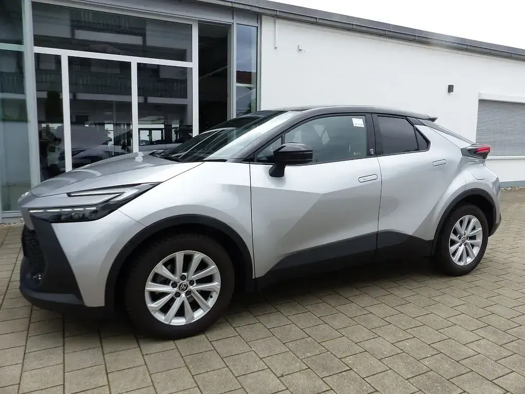 Gebraucht Toyota C-HR 197 PS (144 kW) 2024 Shimmering silver/sz 2vu SUV