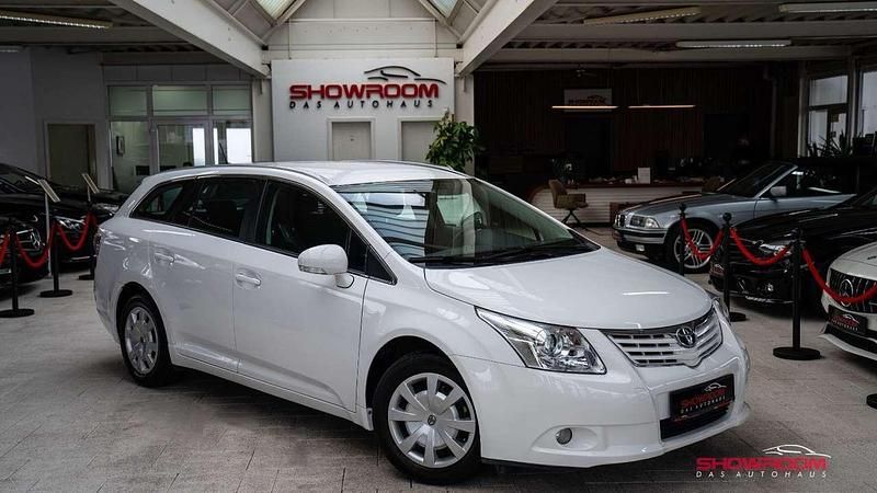 Super white 2 Gebraucht 2009 Toyota Avensis Sol Kombi | 14.990 € - Bild 1/4