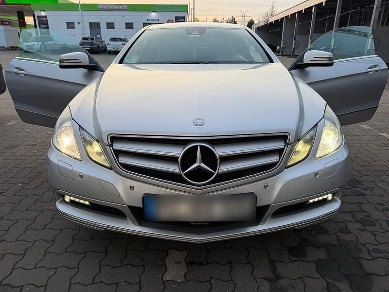Gebraucht Mercedes E250 204 PS (150 kW) 2011 Silber Coupé