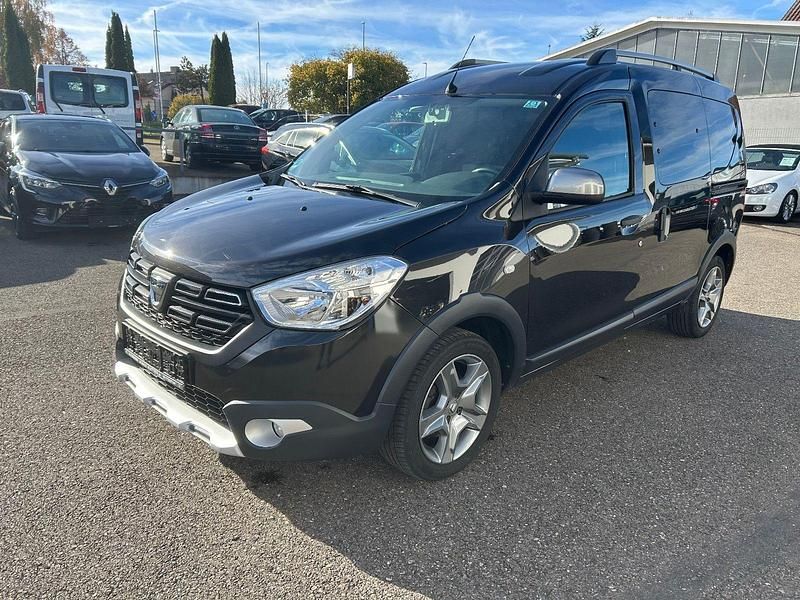 Schwarz Gebraucht 2020 Dacia Dokker Stepway Kombi | 11.900 € (Guter Preis) - Bild 1/4
