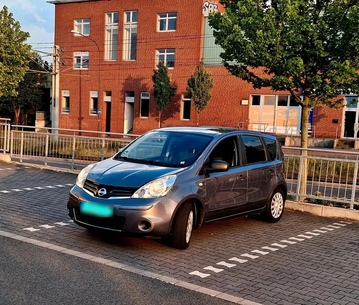 Gebraucht Nissan Note Pure 86 PS (63 kW) 2010 Grau Kleinwagen