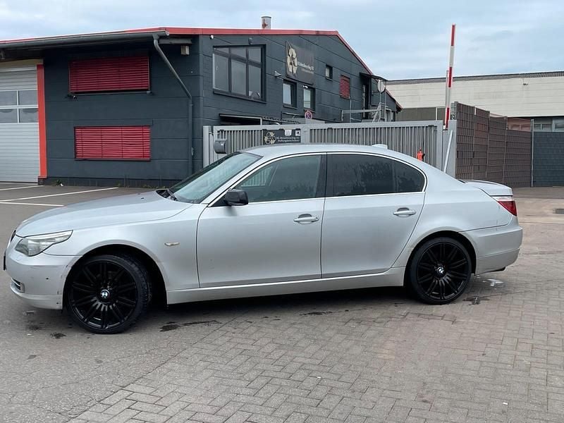 Gebraucht BMW 525 197 PS (144 kW) 2009 Silber Limousine