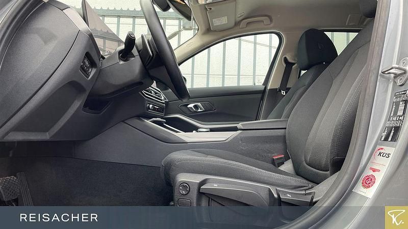 Gebraucht BMW 320 190 PS (139 kW) 2022 Grau Limousine
