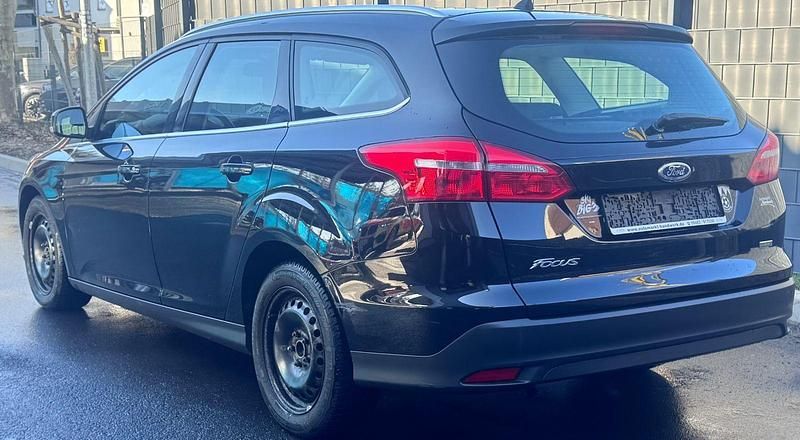 Gebraucht Ford Focus Business Edition 125 PS (91 kW) 2015 Schwarz Kombi