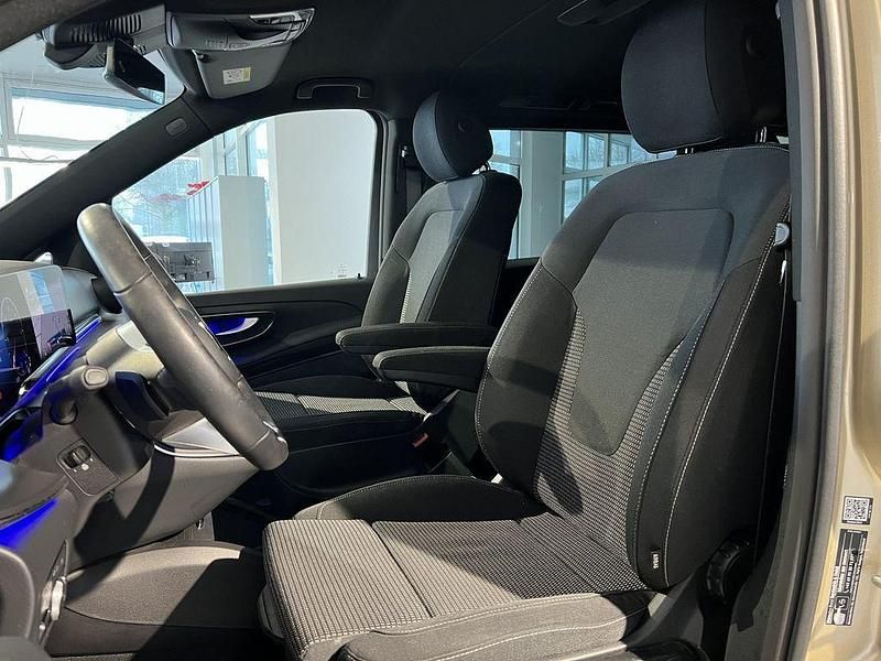 Gebraucht Mercedes V250 Style 190 PS (139 kW) 2024 Kalaharigold Van / Kleinbus