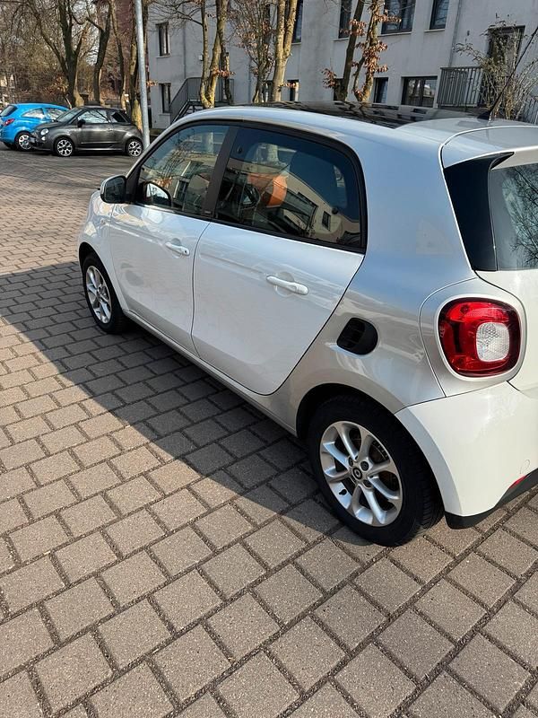 Gebraucht Smart ForFour Passion 71 PS (52 kW) 2015 Weiß Kleinwagen