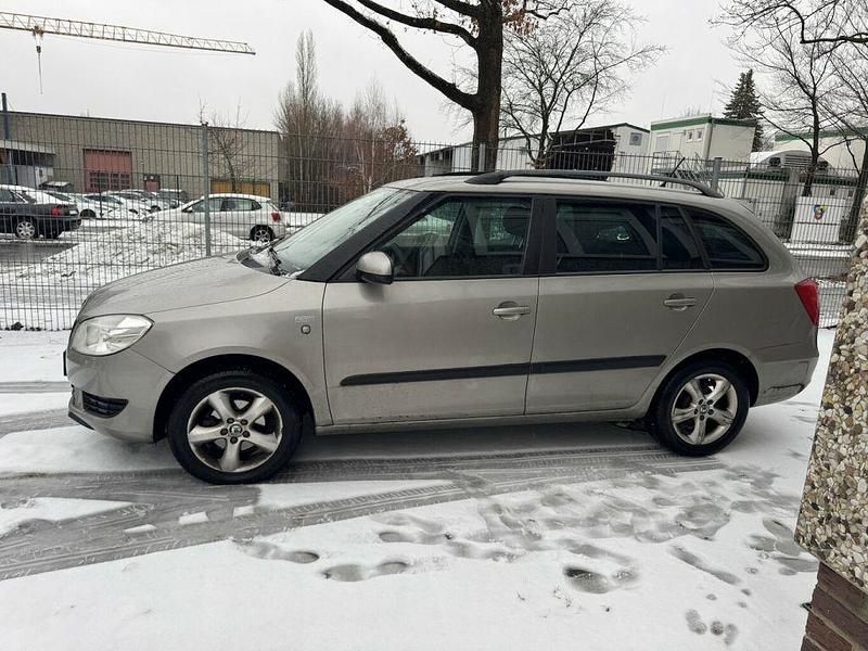 Gebraucht Skoda Fabia Ambiente 69 PS (50 kW) 2011 Cappuccinobeige (metallic) Kombi