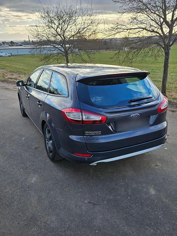 Gebraucht Ford Mondeo Titanium 140 PS (102 kW) 2012 Grau Kombi