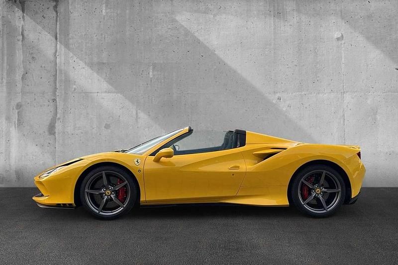 Gebraucht Ferrari F8 721 PS (530 kW) 2023 Gelb Cabrio