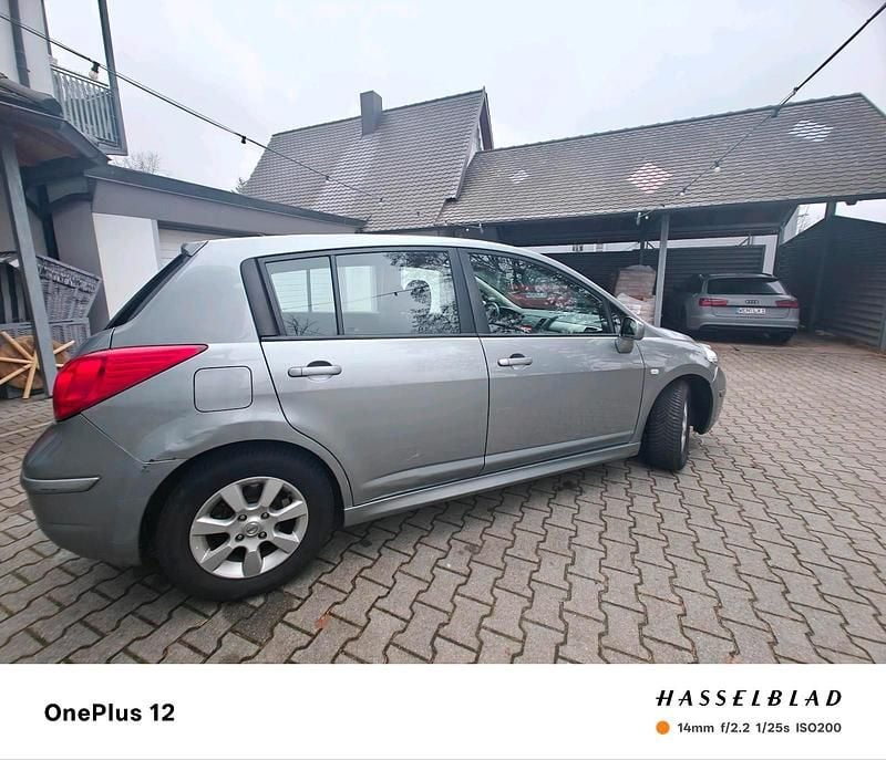 Gebraucht Nissan Tiida 110 PS (80 kW) 2010 Silber Limousine