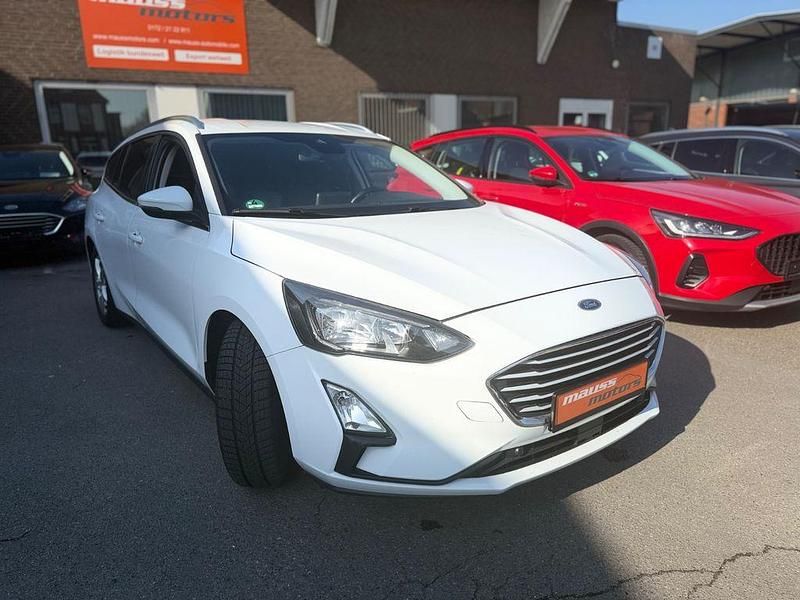 Używany Ford Focus Cool & Connect 120 KM (88 kW) 2020 Biały Sedan/Limuzyna