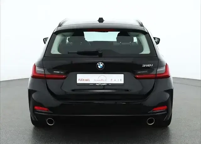 Gebraucht BMW 318 Sport Line 156 PS (114 kW) 2023 Schwarz Kombi