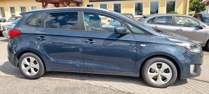 Gebraucht Kia Carens Vision 141 PS (103 kW) 2016 Newport blue Van / Kleinbus