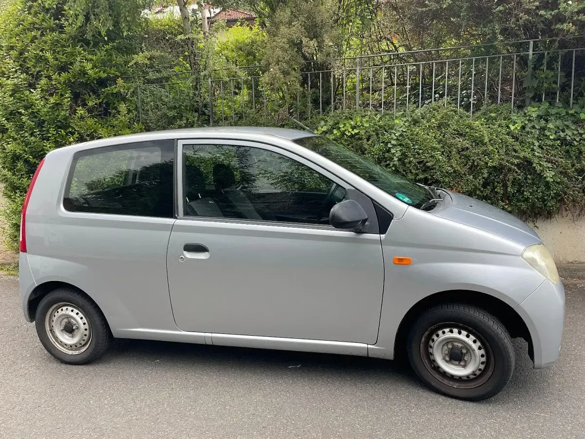 Gebraucht Daihatsu Cuore Plus 58 PS (42 kW) 2004 Grau Kleinwagen