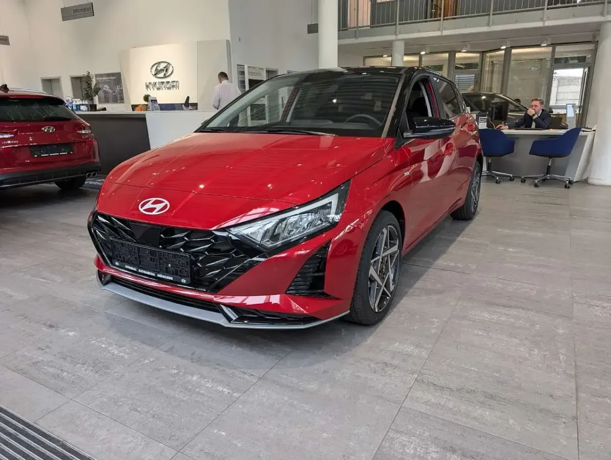 Gebraucht Hyundai i20 Prime 120 PS (88 kW) 2024 Dragon red/ phantom black / mi Limousine