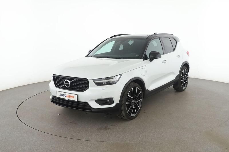 Weiß Gebraucht 2020 Volvo XC40 R-Design SUV | 26.350 € - Bild 1/3