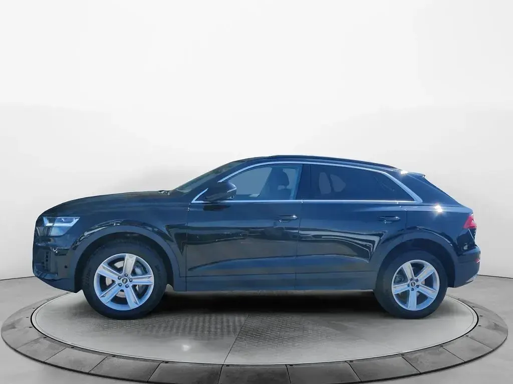 Używany Audi Q8 Ambiente 340 KM (250 kW) 2022 Czarny SUV