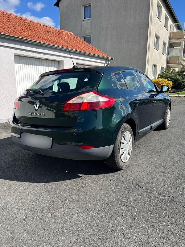 Gebraucht Renault Mégane 101 PS (74 kW) 2010 Grün Limousine