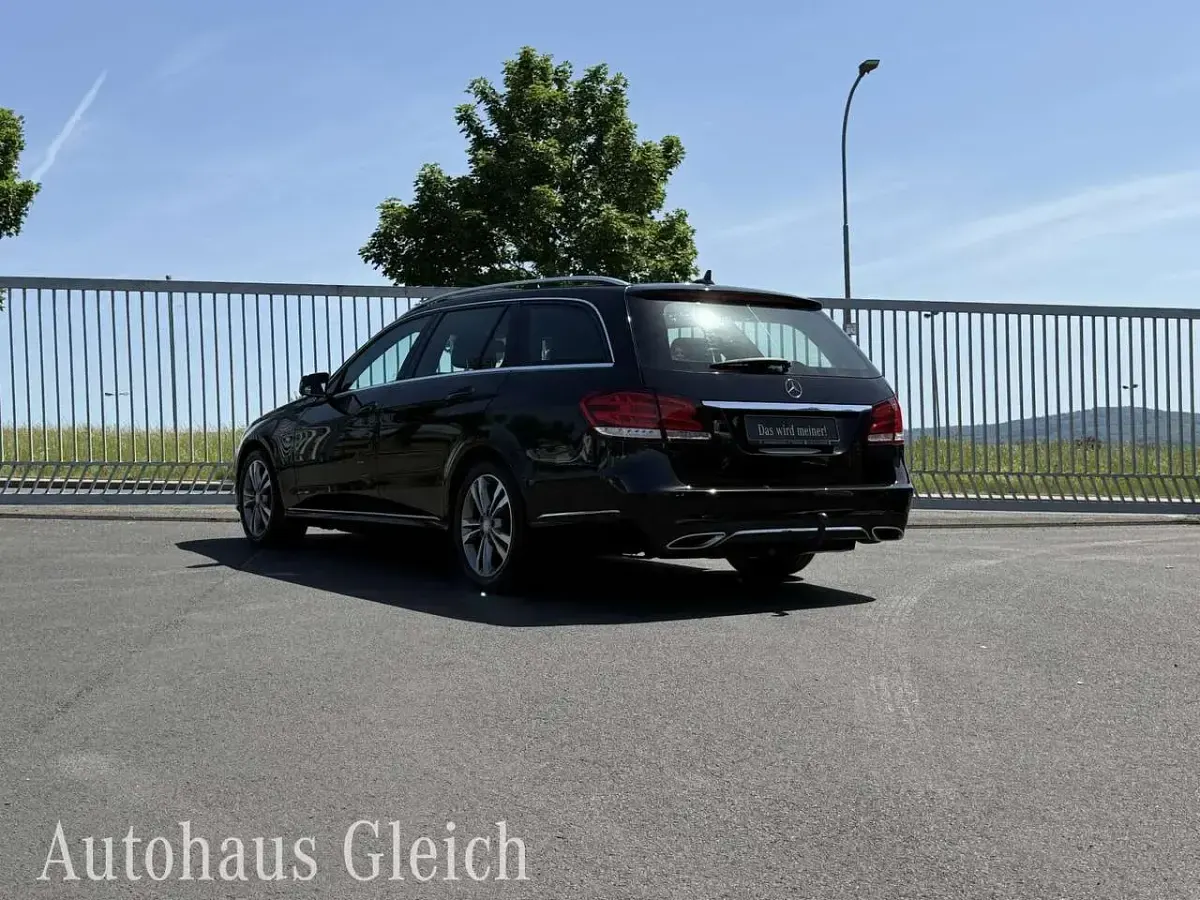 Gebraucht Mercedes E200 Avantgarde 184 PS (135 kW) 2016 Obsidantschwarzmet. Kombi